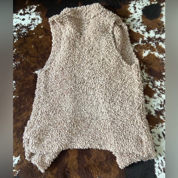 Altar's state pink fuzzy vest - Picture 2 of 2